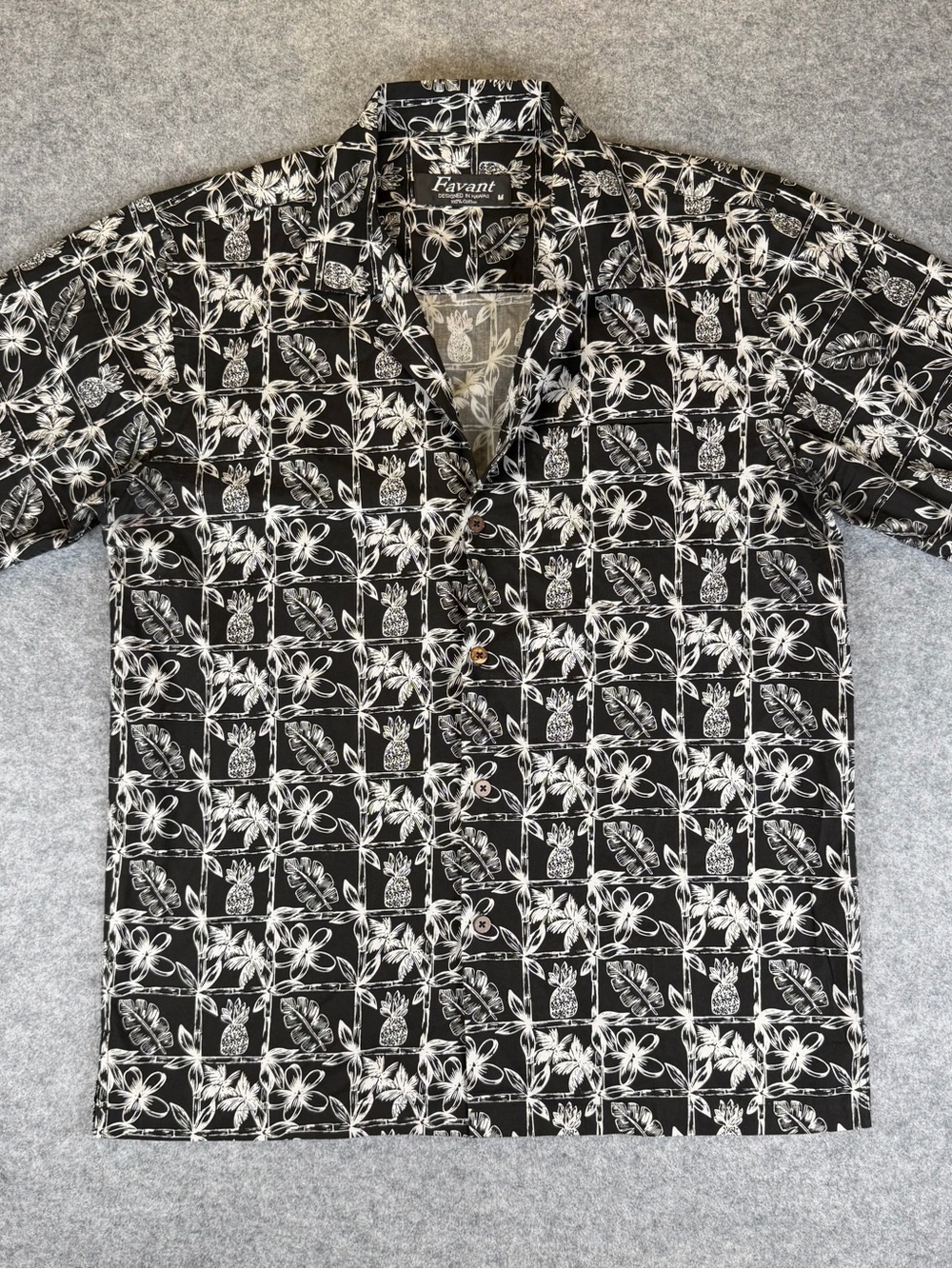 Favant Men’s M Hawaiian Shirt Black White Pineapple Aloha Camp Button Up